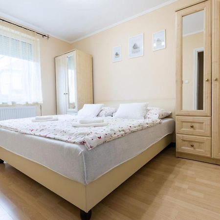 Marta Apartman Hajdúszoboszló Buitenkant foto