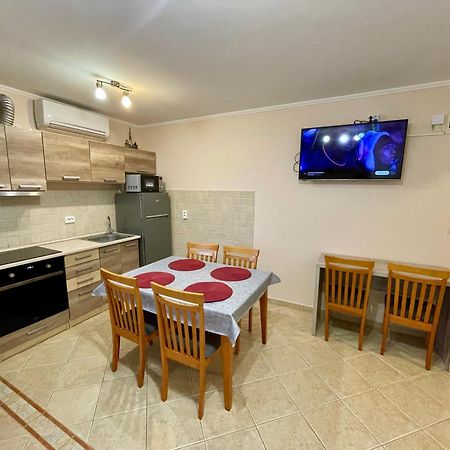 Marta Apartman Hajdúszoboszló Buitenkant foto