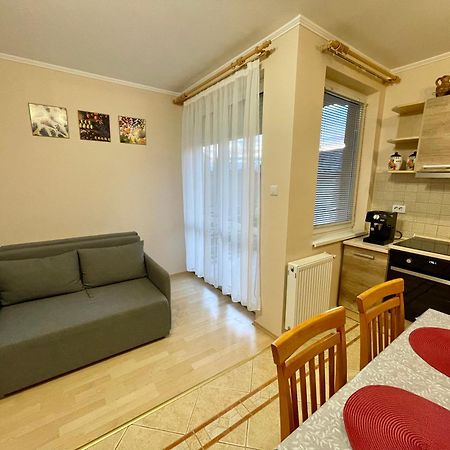 Marta Apartman Hajdúszoboszló Buitenkant foto