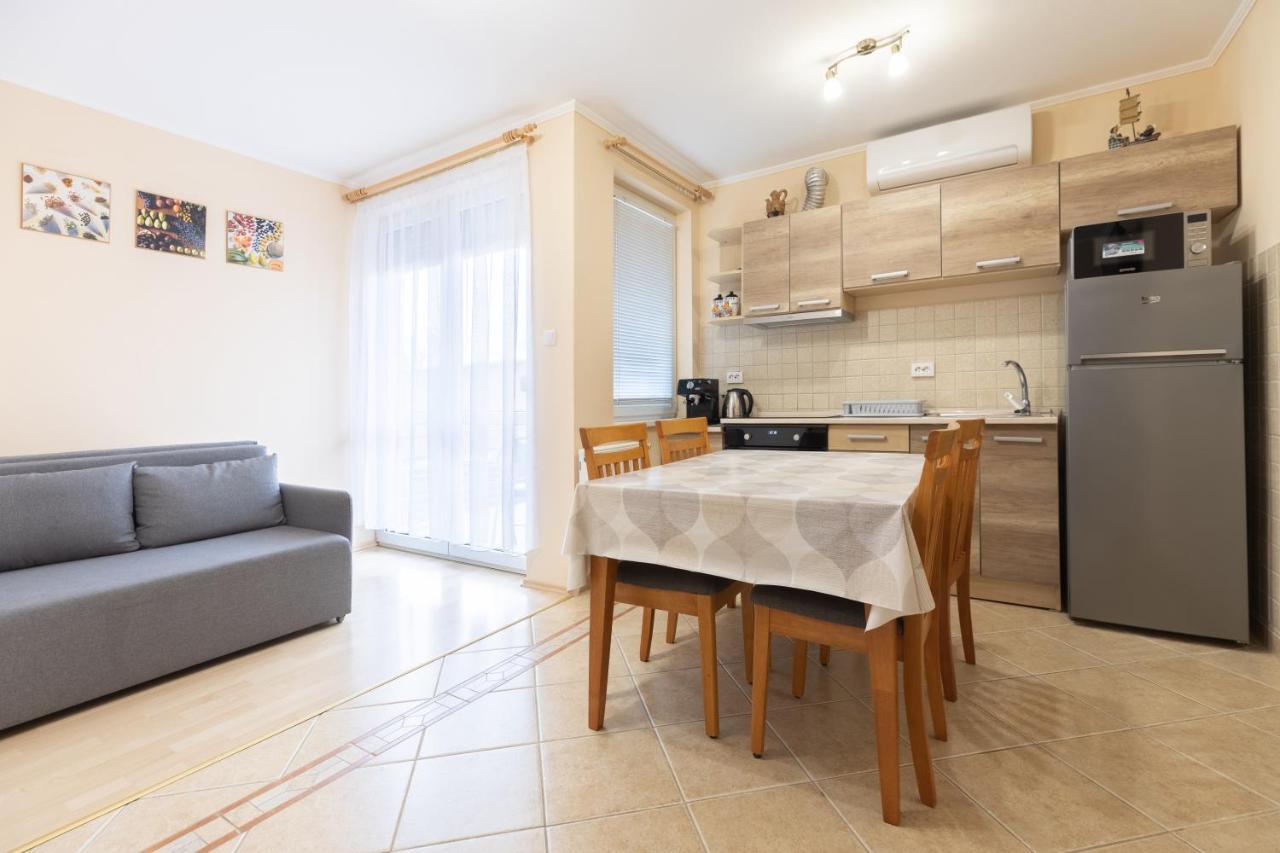 Marta Apartman Hajdúszoboszló Buitenkant foto