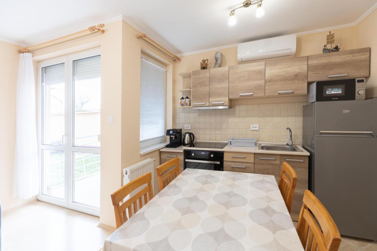 Marta Apartman Hajdúszoboszló Buitenkant foto