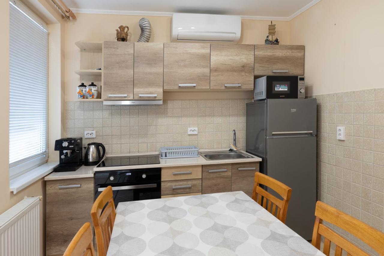 Marta Apartman Hajdúszoboszló Buitenkant foto