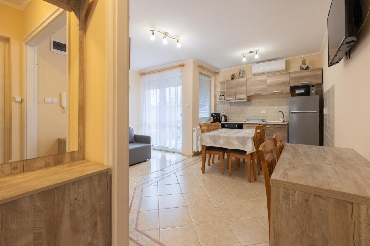 Marta Apartman Hajdúszoboszló Buitenkant foto