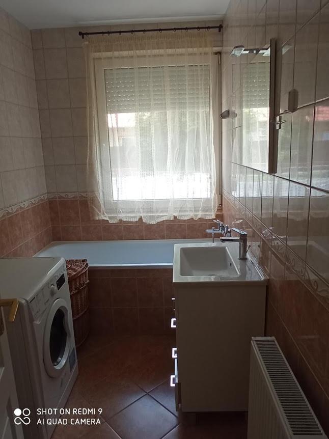 Marta Apartman Hajdúszoboszló Buitenkant foto