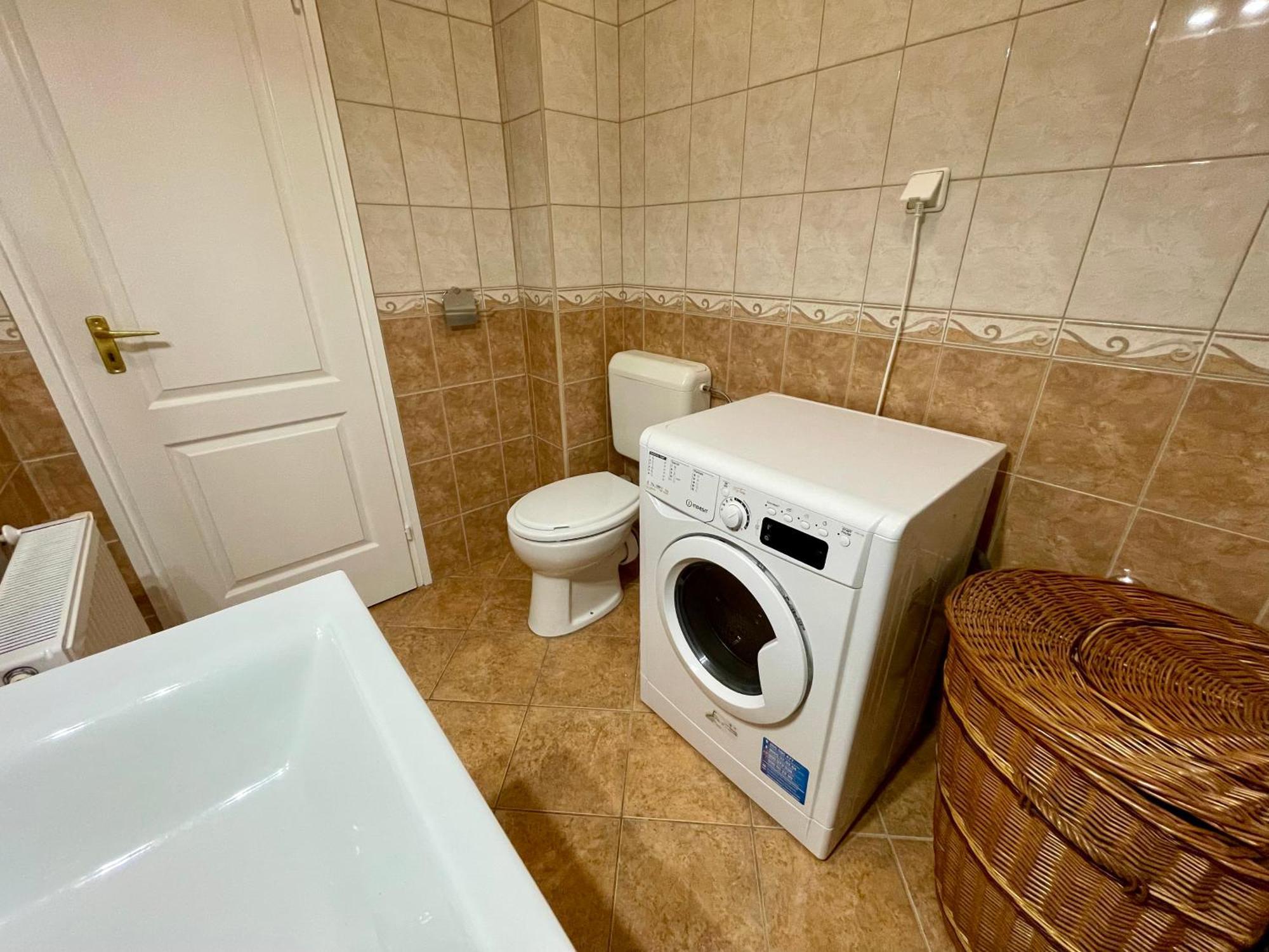 Marta Apartman Hajdúszoboszló Buitenkant foto