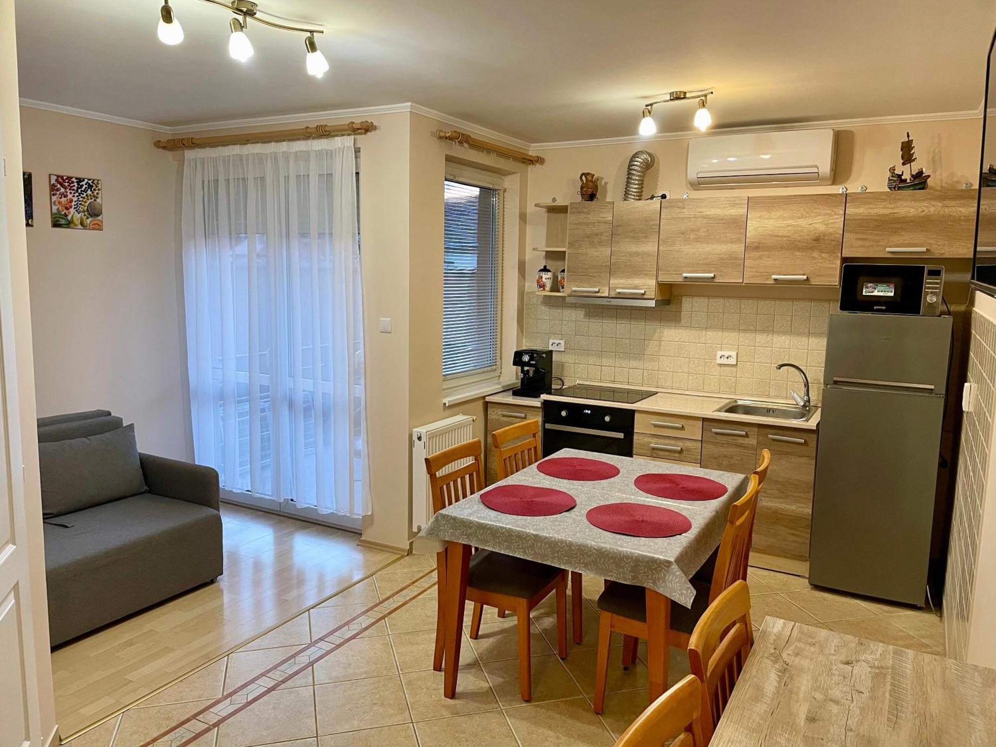 Marta Apartman Hajdúszoboszló Buitenkant foto
