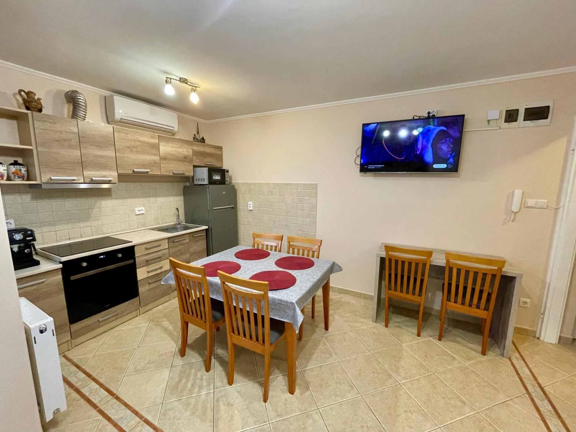Marta Apartman Hajdúszoboszló Buitenkant foto