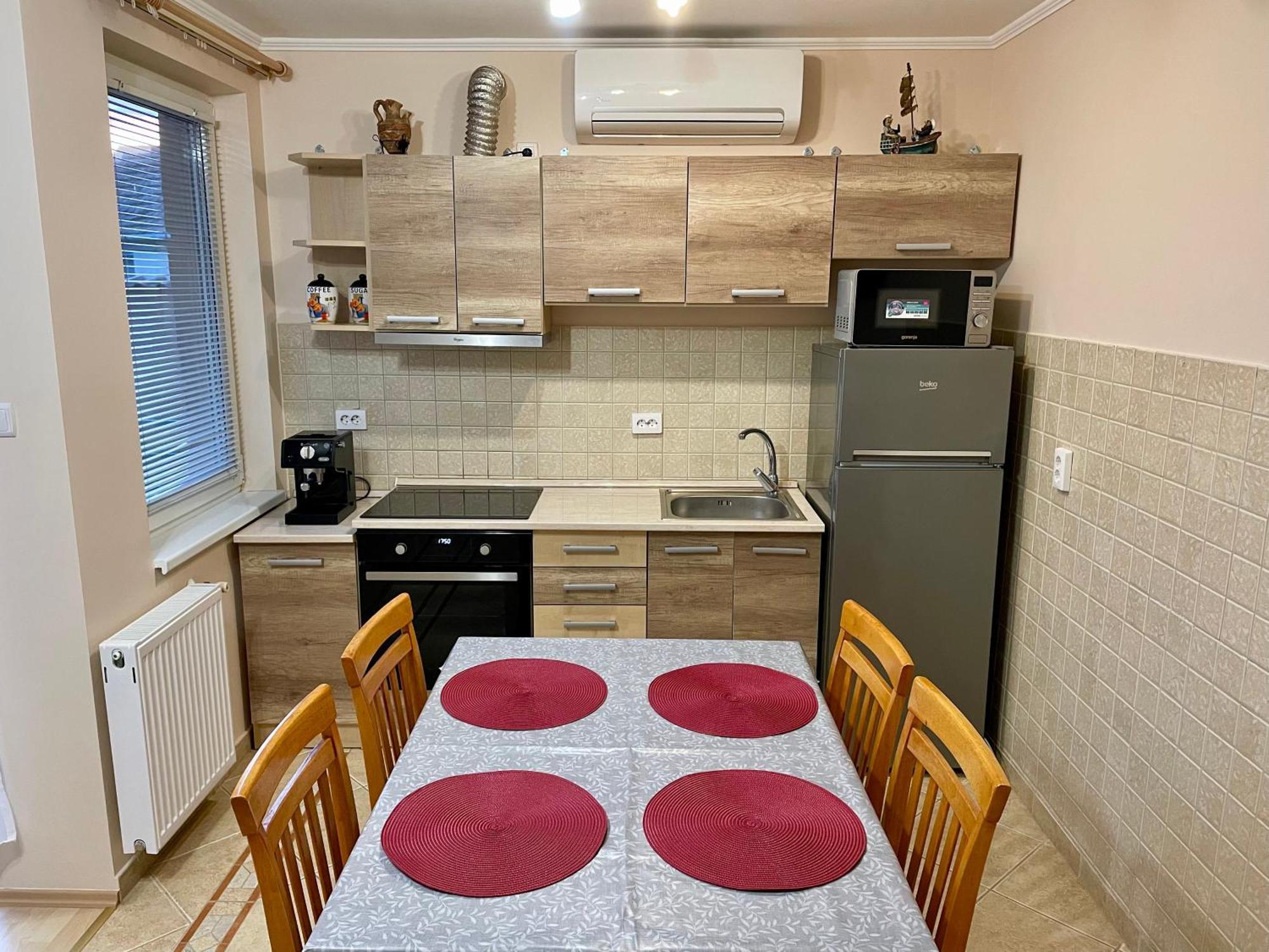 Marta Apartman Hajdúszoboszló Buitenkant foto